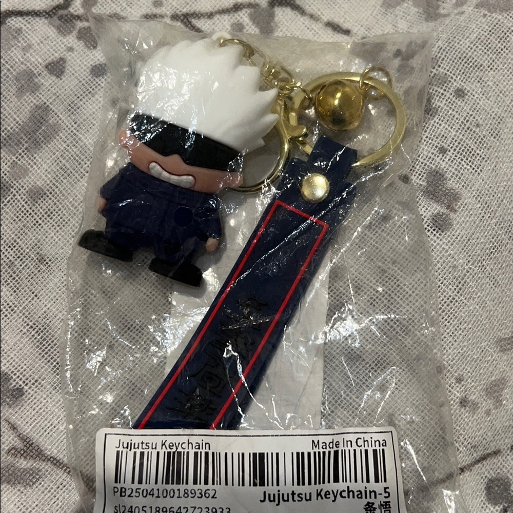 Jujutsu Keychain with Character and Gold Accents
